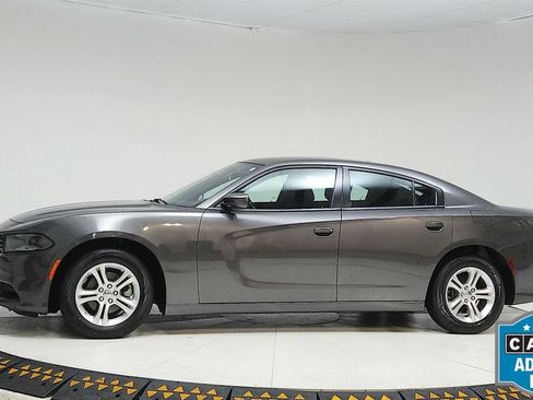 Used 2022 Dodge Charger SXT RWD image 2
