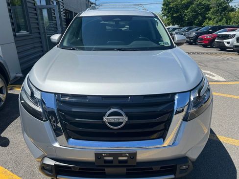Used 2023 Nissan Pathfinder SL w/ Lighting Package (N92) AWD/4WD image 2