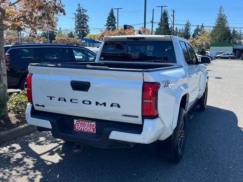 Used 2024 Toyota Tacoma TRD Sport w/ TRD Sport Premium Package AWD/4WD image 7