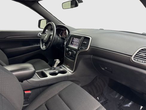 Used 2018 Jeep Grand Cherokee Laredo AWD/4WD image 42