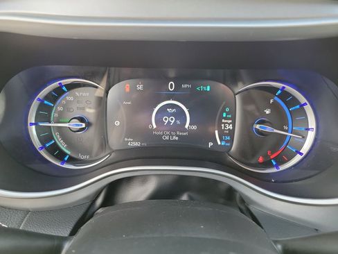 Used 2022 Chrysler Pacifica Touring-L w/ S Appearance Package image 33