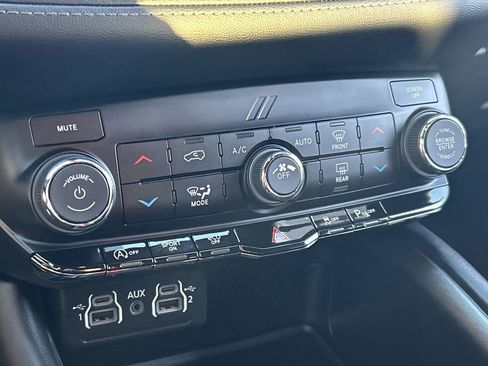 Used 2021 Dodge Durango SXT image 24