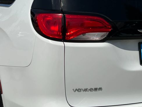 Used 2023 Chrysler Voyager LX image 28