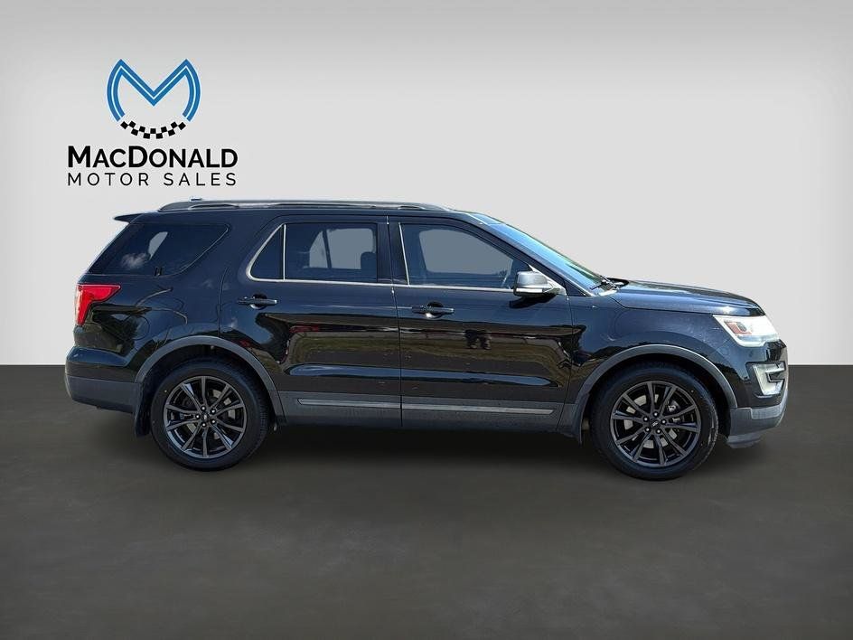 Used 2017 Ford Explorer XLT w/ Equipment Group 202A FWD image 8