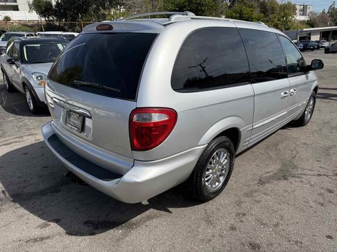 Used 2001 Chrysler Town & Country Limited image 5