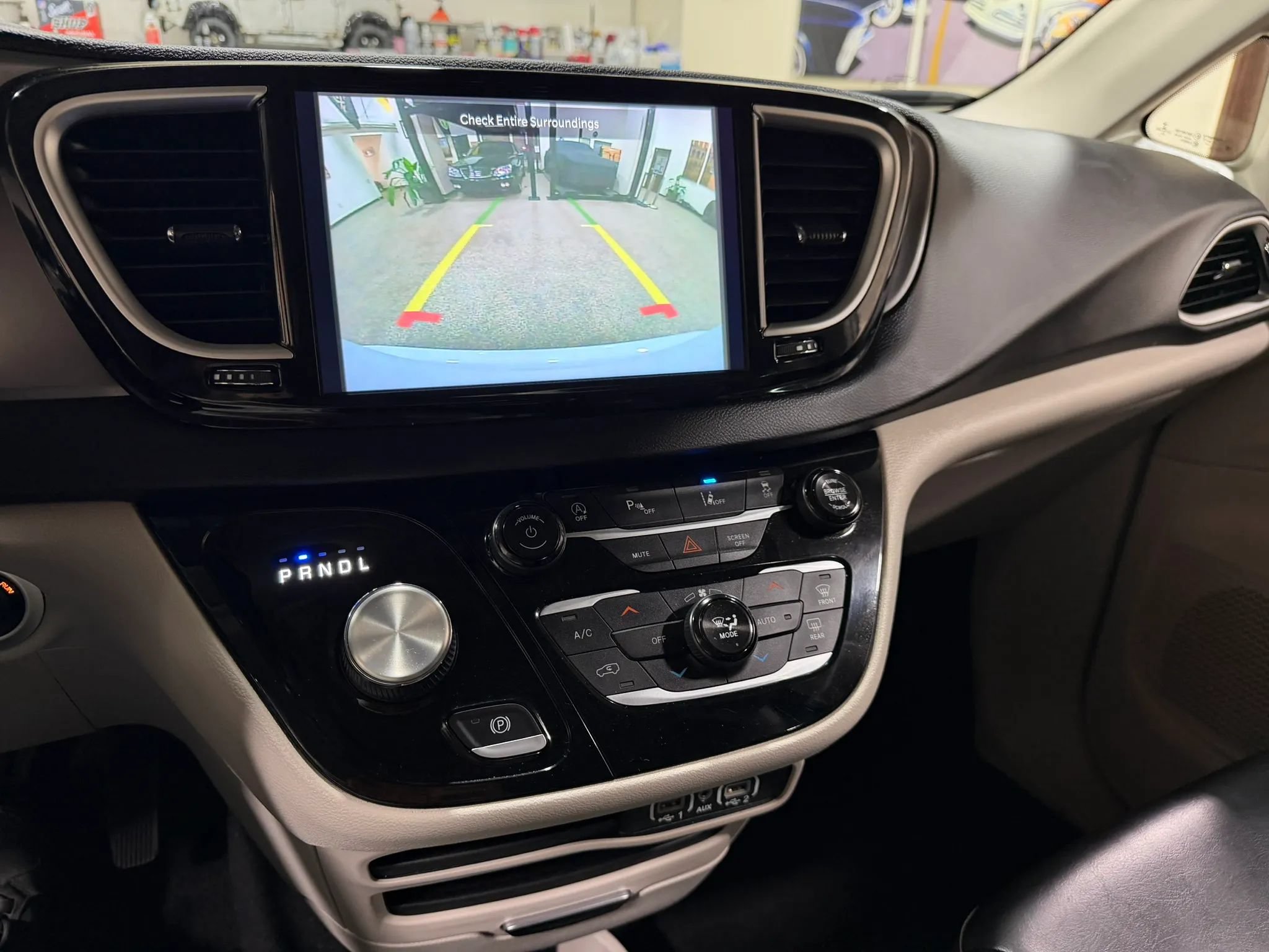 Used 2023 Chrysler Pacifica Touring-L FWD image 45
