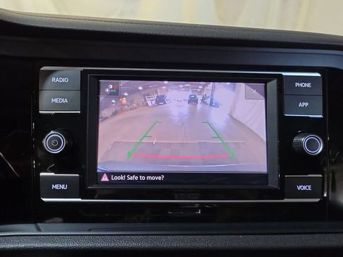 Used 2024 Volkswagen Jetta SE FWD image 23
