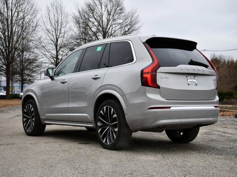 Certified 2025 Volvo XC90 B6 Plus image 5