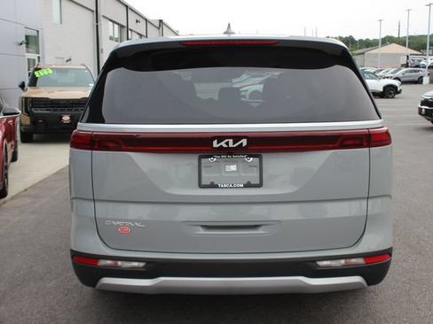 Used 2024 Kia Carnival EX FWD image 29