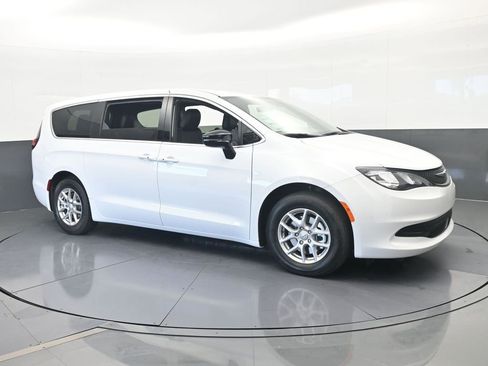 New 2026 Chrysler Voyager LX image 8