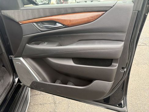 Used 2019 Cadillac Escalade Luxury image 14
