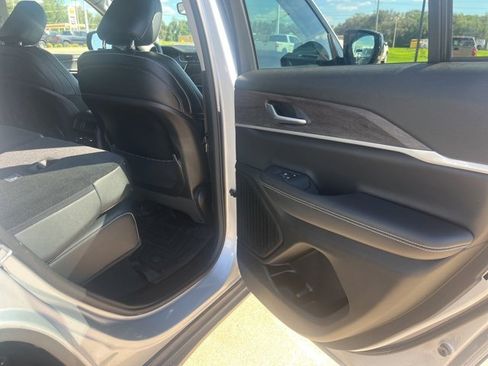 Used 2024 Jeep Grand Cherokee Limited w/ Black Appearance Package image 51