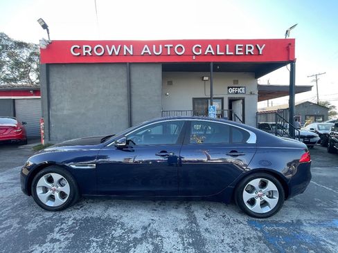 Used 2017 Jaguar XE image 6