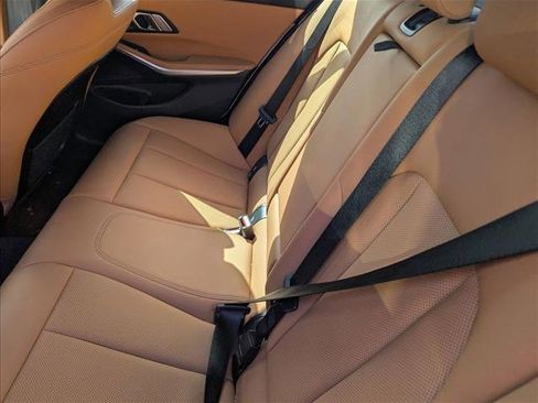 Used 2022 BMW 330i Sedan w/ M Sport Package image 18