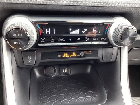 Used 2025 Toyota RAV4 XLE image 19