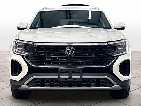 Used 2024 Volkswagen Atlas Cross Sport SE w/ Panoramic Sunroof Package FWD image 2