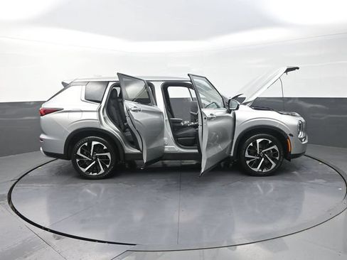 Used 2024 Mitsubishi Outlander SE AWD/4WD image 46