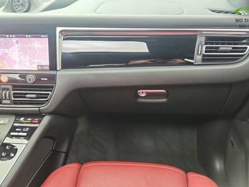 Used 2024 Porsche Macan AWD/4WD image 36
