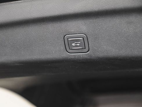 Used 2025 Chevrolet Tahoe Z71 AWD/4WD image 42