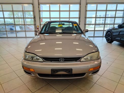 Used 1995 Toyota Camry LE FWD image 8
