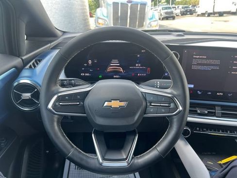 Used 2025 Chevrolet Equinox EV LT FWD image 22
