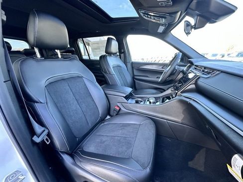 New 2025 Jeep Grand Cherokee L Altitude image 30