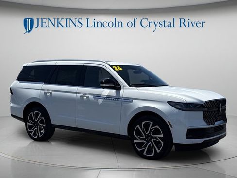 New 2026 Lincoln Navigator Reserve AWD/4WD image 2