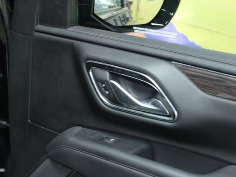 Used 2022 Chevrolet Tahoe LT w/ Luxury Package AWD/4WD image 11