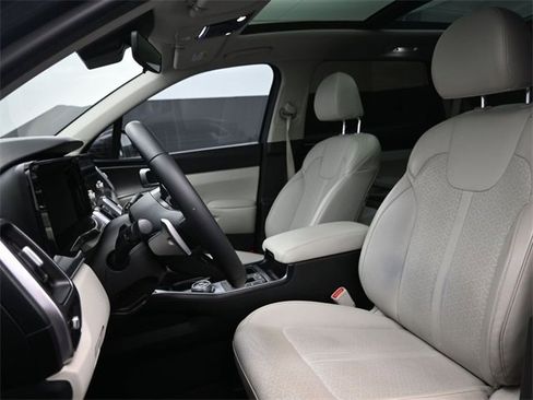 Used 2022 Kia Sorento EX w/ Panoramic Sunroof Package image 9