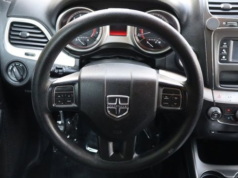 Used 2017 Dodge Journey SE w/ Flexible Seating Group image 18