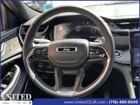 Used 2023 Jeep Grand Cherokee Overland w/ Luxury Tech Group IV image 18