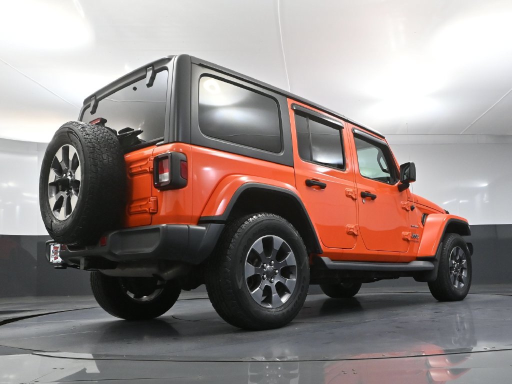 Used 2018 Jeep Wrangler Unlimited Sahara w/ Dual Top Group AWD/4WD image 40