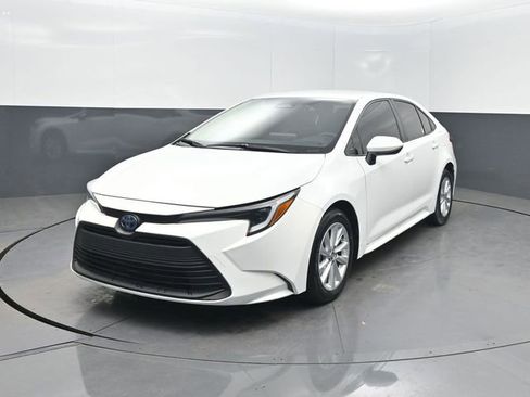 Used 2024 Toyota Corolla LE w/ LE Convenience Package image 1