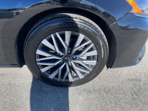 Used 2025 Nissan Altima 2.5 SV image 30