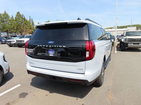 New 2026 Ford Expedition Max Active image 4