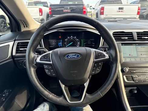 Used 2018 Ford Fusion SE w/ Fusion SE Technology Package FWD image 25
