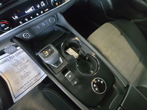 Used 2023 Nissan Rogue SV AWD/4WD image 18