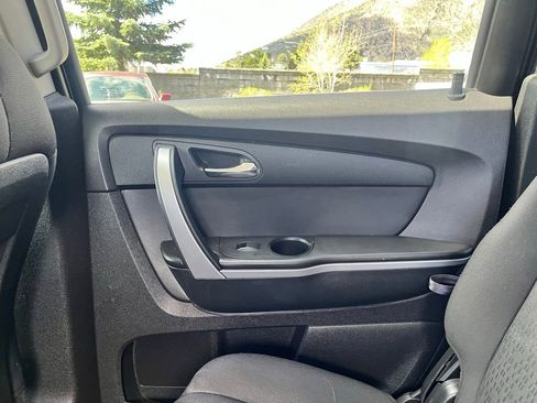 Used 2012 GMC Acadia SLE image 12