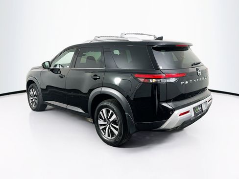 Used 2025 Nissan Pathfinder SL image 5