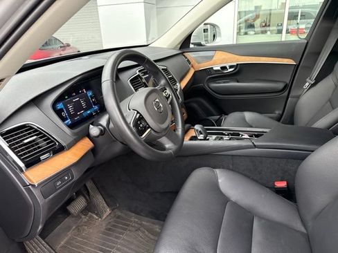 Used 2025 Volvo XC90 T8 Plus w/ Protection Package Premier AWD/4WD image 8