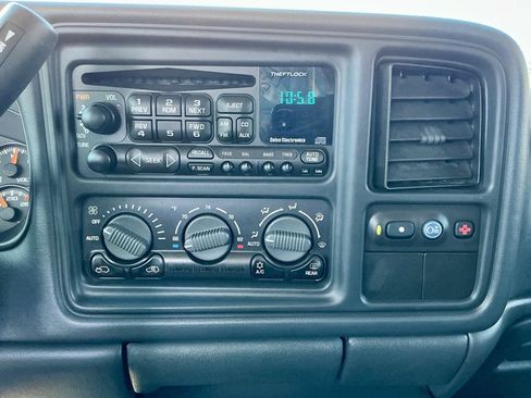 Used 2002 Chevrolet Avalanche 4x4 w/ Off-Road Suspension Pkg image 34