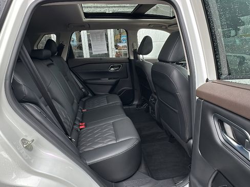 Certified 2022 Nissan Rogue Platinum w/ Head-Up Display Package image 25