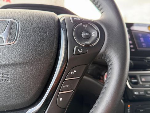 Used 2016 Honda Pilot Touring image 24