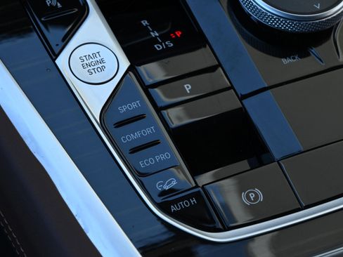 Certified 2025 BMW X6 xDrive40i w/ Premium Package image 20