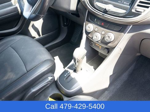 Used 2020 Chevrolet Trax LT w/ LT Convenience Package AWD/4WD image 43