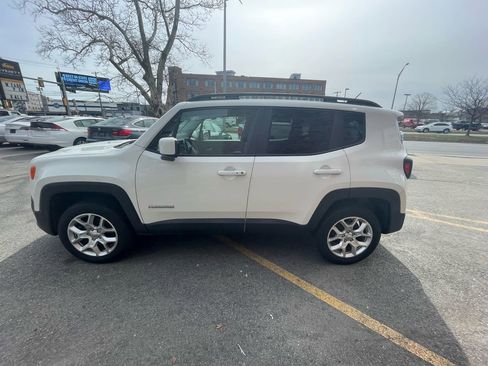 Used 2016 Jeep Renegade Latitude image 6