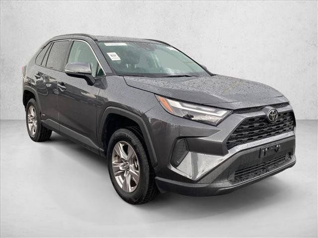 Used 2025 Toyota RAV4 XLE AWD/4WD image 3