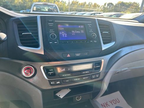 Used 2018 Honda Pilot LX image 12