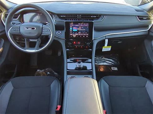 New 2025 Jeep Grand Cherokee Altitude image 15