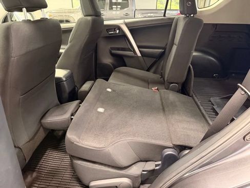 Used 2017 Toyota RAV4 XLE AWD/4WD image 18